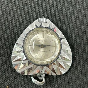 VTG SWISS LUCERNE  WOMENS  SILVER TONE PENDANT HEART WATCH Untested